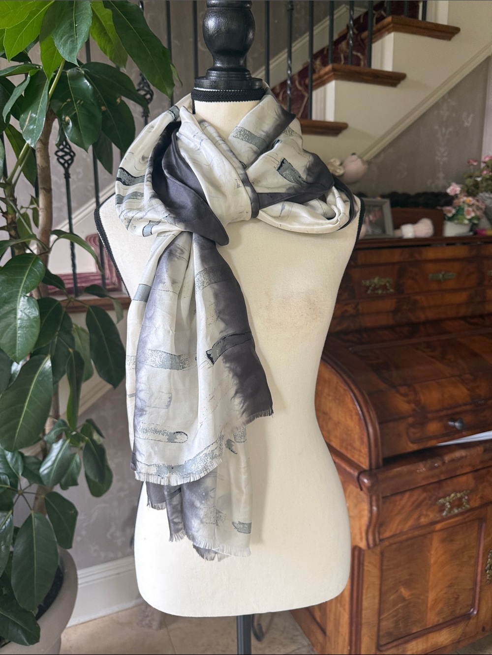 CHICOS ladies black and white tie-dye design 100% silk scarf NWOT - Picture 2 of 10